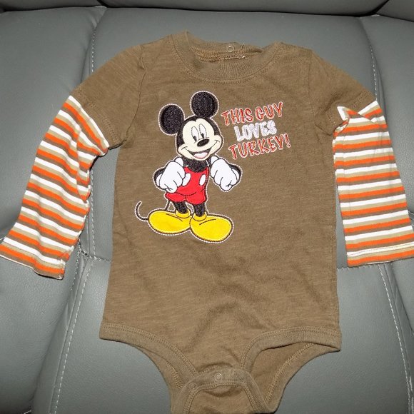 Disney Mickey Mouse "THIS GUY LOVES TURKEY" - Picture 1 of 3